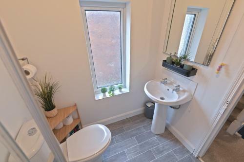 Charming Victorian Home Near Serene Ormeau Park