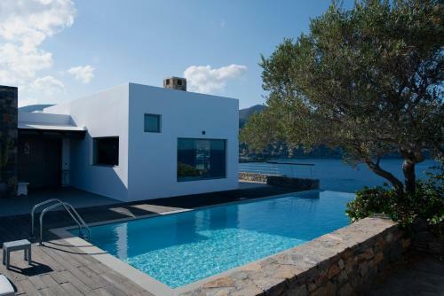 Villa Aiolos: Above The Sea, Within Agios Nikolaos