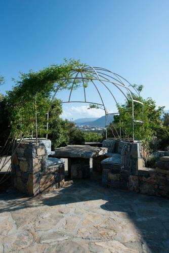 Villa Aiolos: Above The Sea, Within Agios Nikolaos