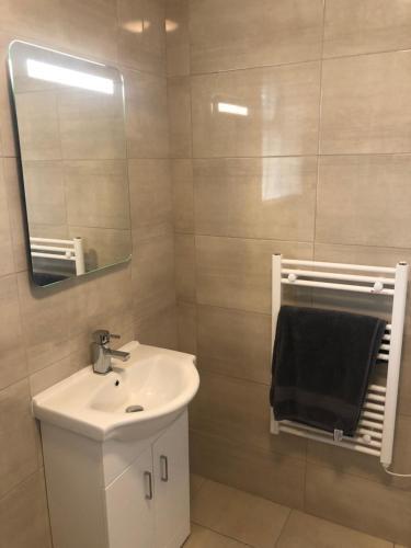 Cheerful 4 Bedroom Town House With Bbq,