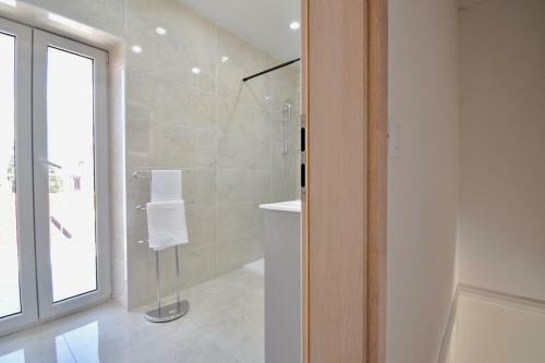Sea View Apartment 40m From The Beach