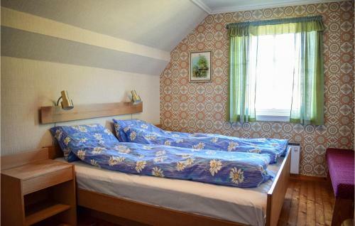 Stunning Home In Fitjar With Wifi And 5 Bedrooms
