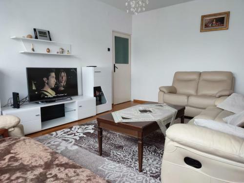 Quiet Apartment At A Popular Location
