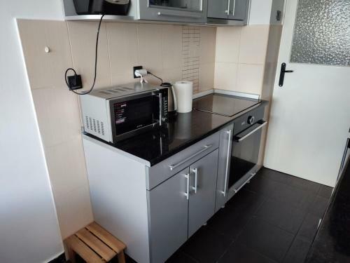 Quiet Apartment At A Popular Location