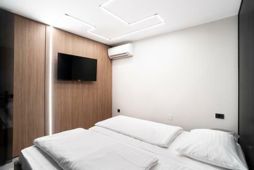 Black Pearl Apartment By Locap Group