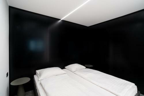 Black Pearl Apartment By Locap Group