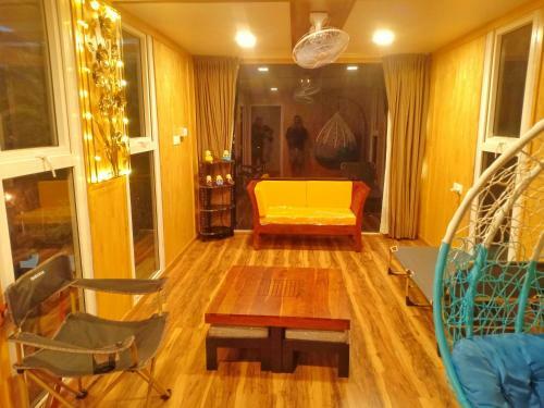 Igloo Container House- Isolated Estate Private Property