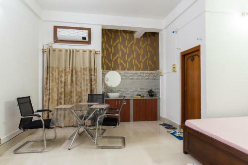 Trinayan Guest House