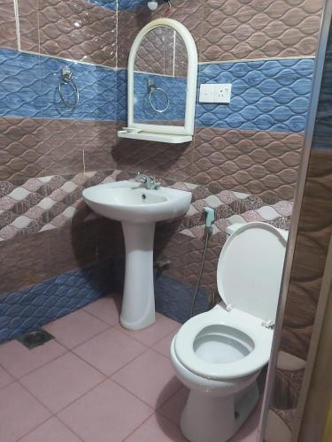 Private Double Room And Bath In Furnished House