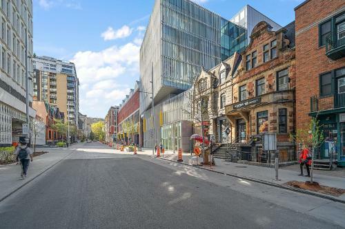 Charming Fresh 3br Apartment On Bishop St