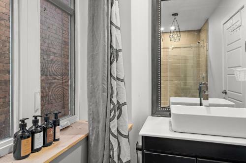 Charming Fresh 3br Apartment On Bishop St