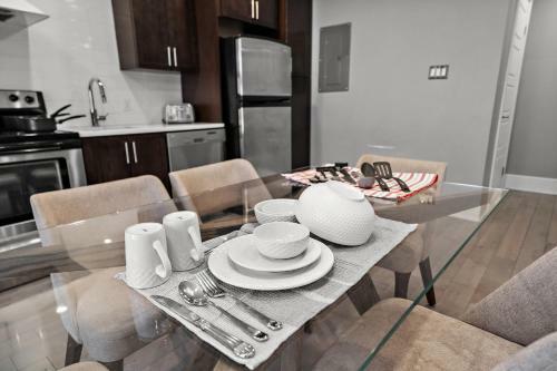 Charming Fresh 3br Apartment On Bishop St