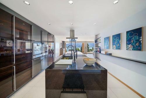 Montreux Center Panoramic Views 4bd Apartment