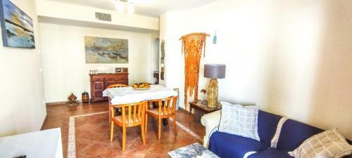 Stunning 2-bed Apartment In Costa Esuri