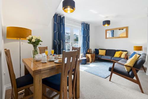 A Modern And Cosy Apartment Just Yards From Brixham?s Bustling Harbourside