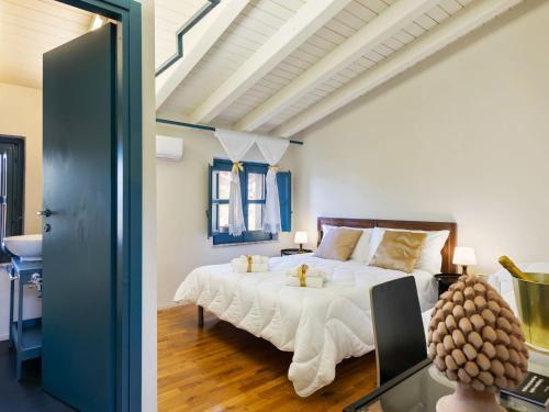 Charming Holiday Home In Caltagirone With Garden