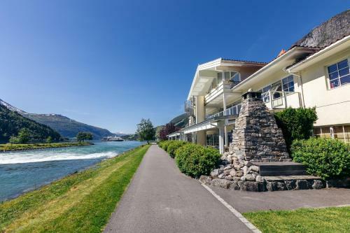 Hotel Loenfjord Loen