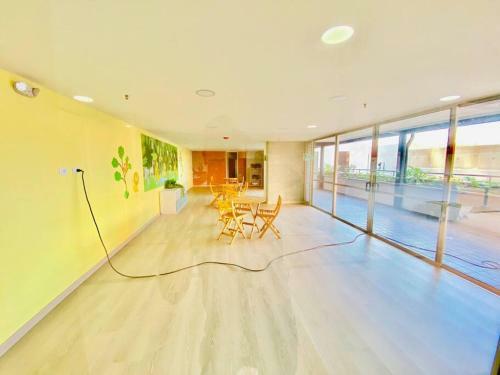 Gorgeous 3 Bedroom Apartment Condo With Balcony