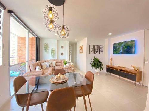 Gorgeous 3 Bedroom Apartment Condo With Balcony