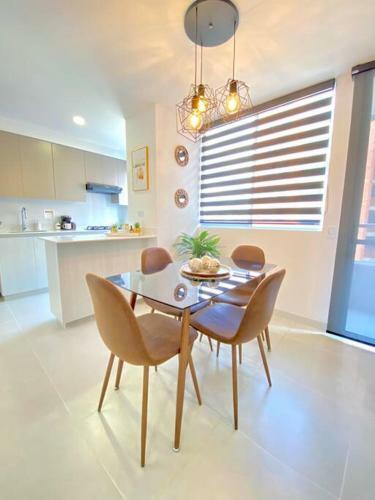 Gorgeous 3 Bedroom Apartment Condo With Balcony