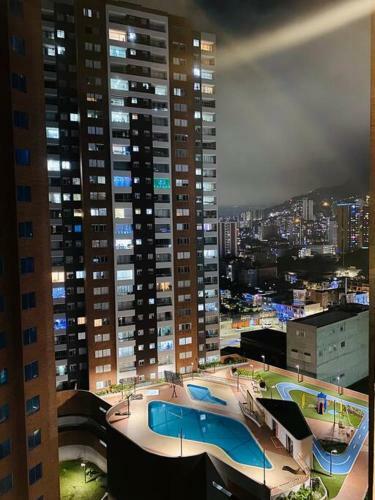 Gorgeous 3 Bedroom Apartment Condo With Balcony