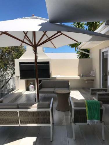 Luxury, Modern Double Story Beach House