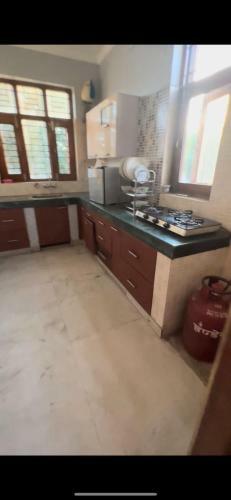 Hostal Private 1 Bhk With Hall And Kitchen On Ground Floor