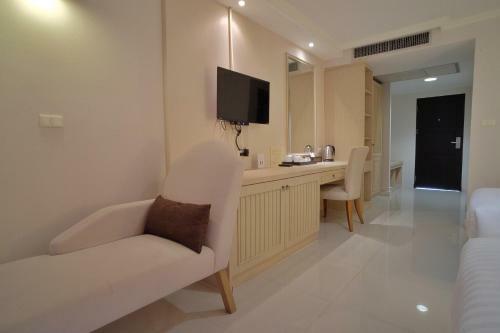 Laem Taen Bangsaen Hotel & Resort
