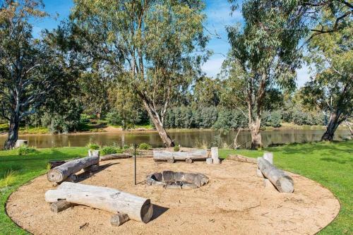 Maidens Rest - Luxury Riverfront Adults Retreat