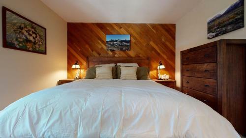 Forest Meadows 8 3 Bedroom Across From Bowling Alley And Great Restaurants