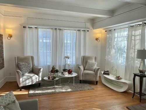 Spacious 5 Bedroom House Sleeps 13 Free Parking
