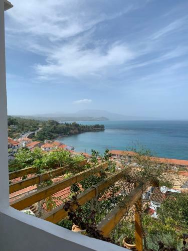 Chelid�ni House: Studio Apartment With Stunning Seaview