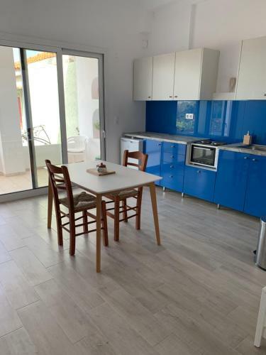 Chelid�ni House: Studio Apartment With Stunning Seaview