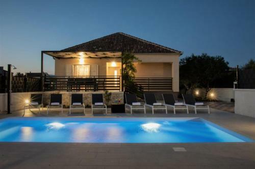 Holiday Home Ivana - Private Pool