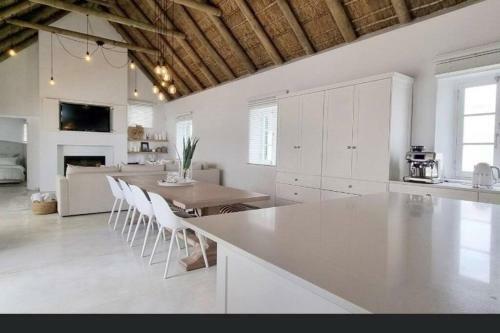 Struisbaai Beach Home With Private Swimming Pool