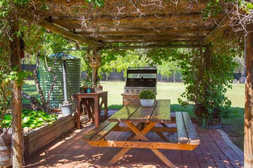 Silky Oak Cottage & Studio