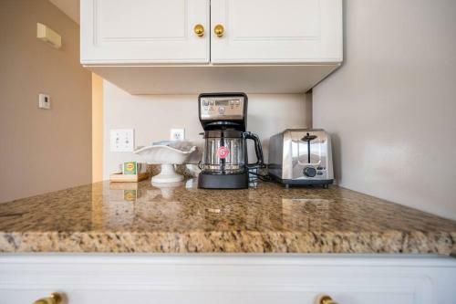 Cheerful 3-bedroom Home In West Kelowna