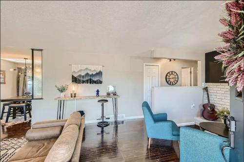 90s Theme Hot Tub W/ Volleyball & Pet Friendly