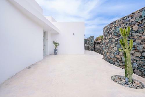 Luxury Villa With Pool And Sea View