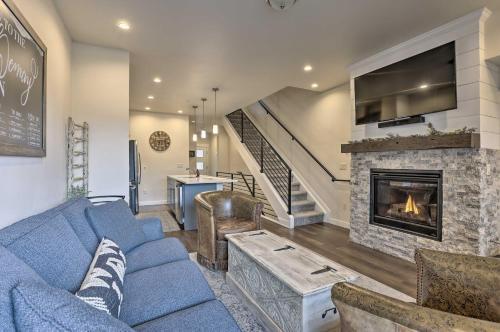 Mod Winter Park Townhome With Rooftop Balcony!