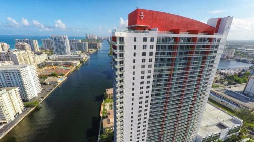 Tropical Apartment W Balcony 2 Br & 2 Bath Resort W Pool
