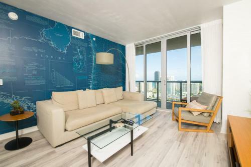 Chic 1br 1bth W Water Views Balcony Modern Kitchen Pool Gym
