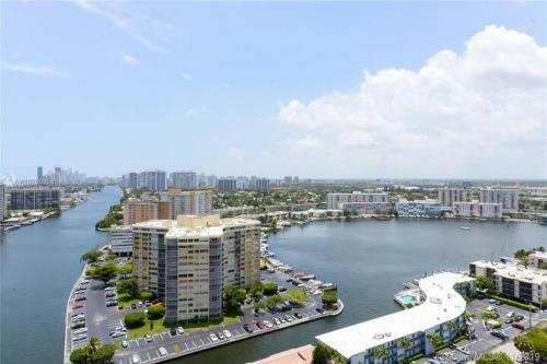 Pool Resor Modern Apartment 2 Br 2 Br Pool