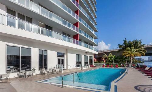 Pool Resor Modern Apartment 2 Br 2 Br Pool