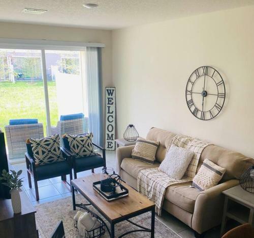 Modern Getaway 20 Min To Mayport, Nas & Beach