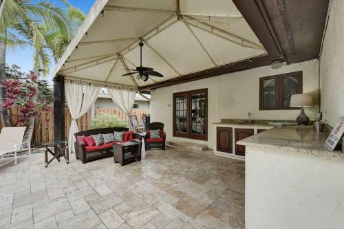 Professionally Decorated Luxury 3br & Private Pool