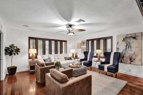 Professionally Decorated Luxury 3br & Private Pool
