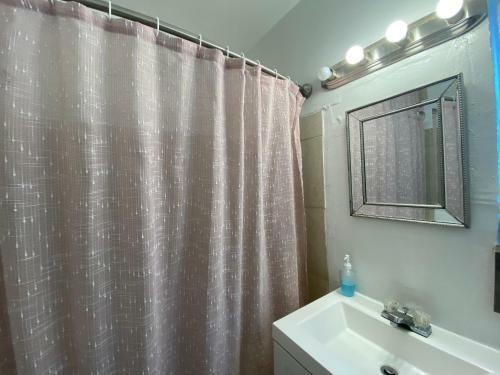 Charming Big Modern Apt 1/1 Garden Style Building 7020 #1