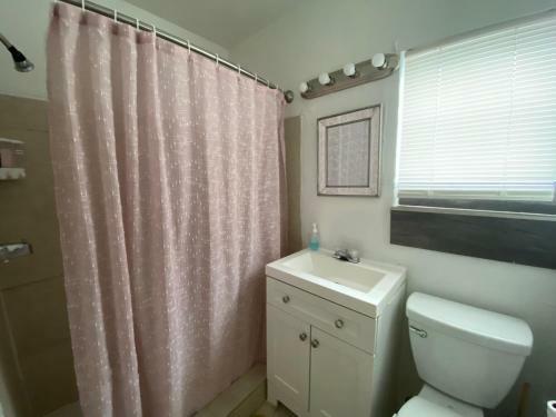 Charming Big Modern Apt 1/1 Garden Style Building 7020 #1