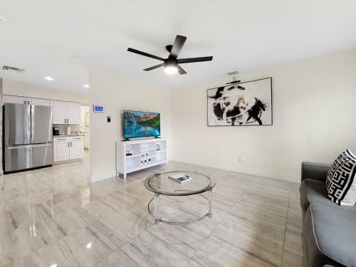 14 Guests Vacation Home With Guest Apartment